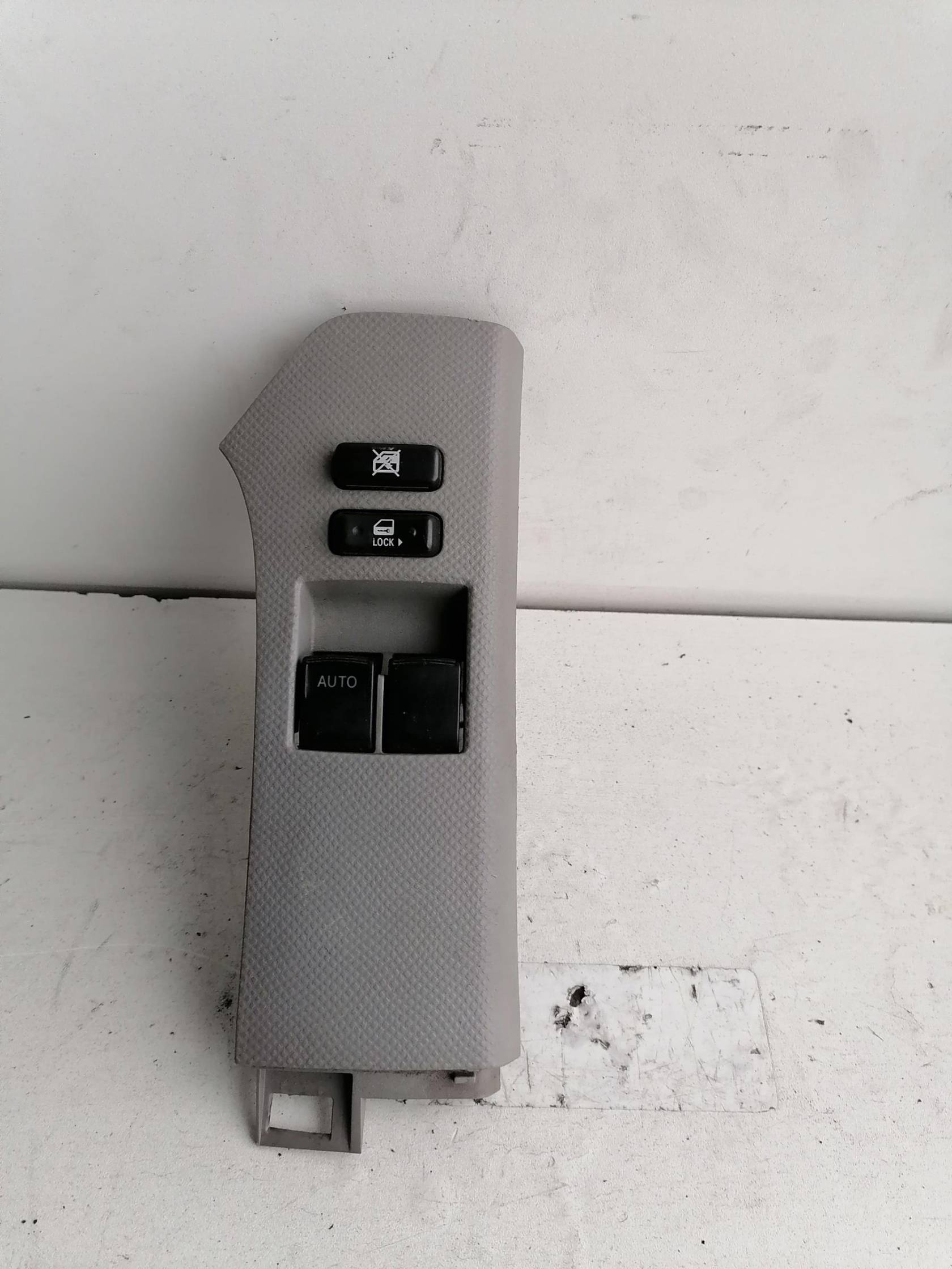 Interruttore alzacristalli porta ant.